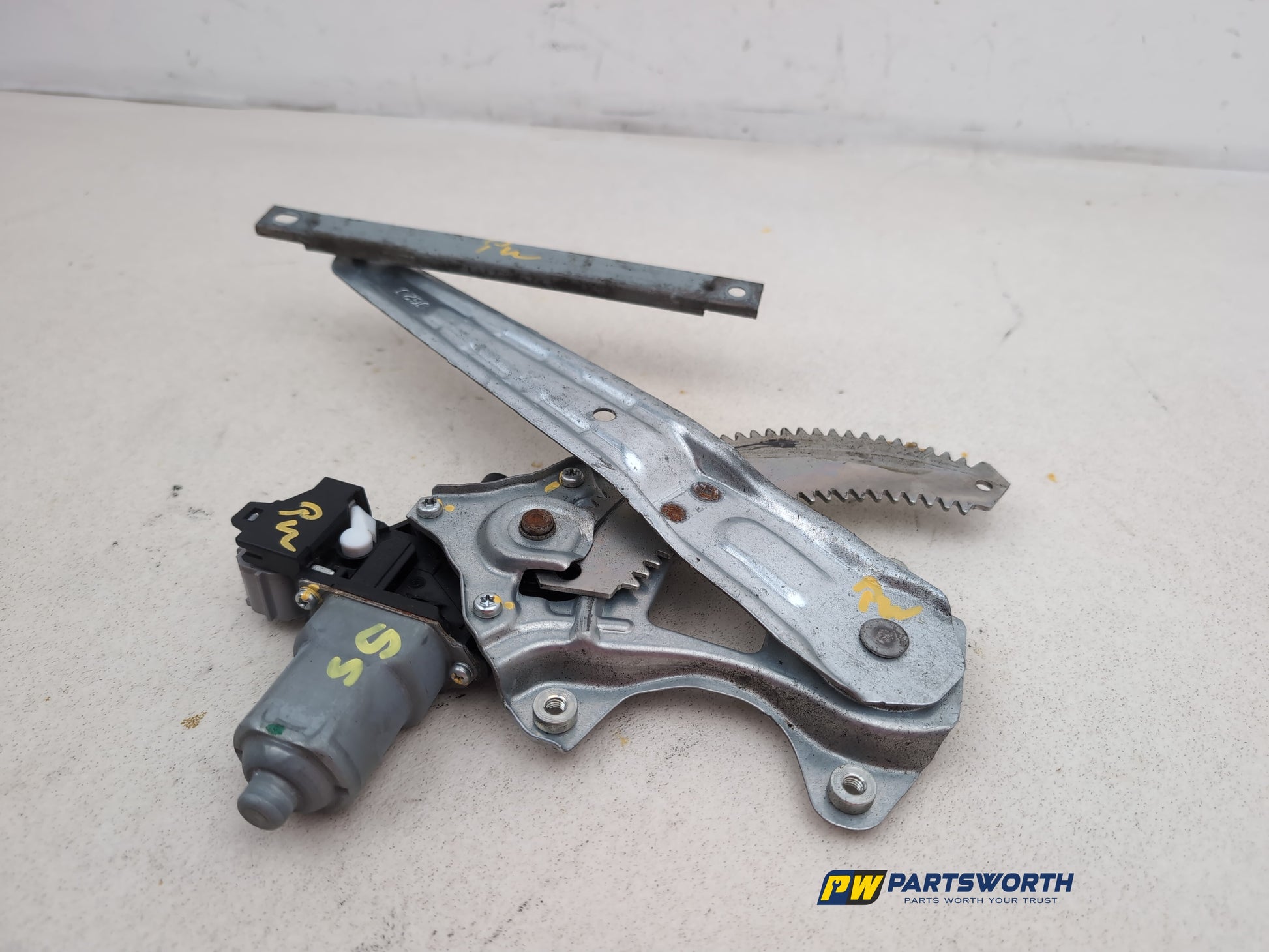 Door Rear Window Regulator LH 4