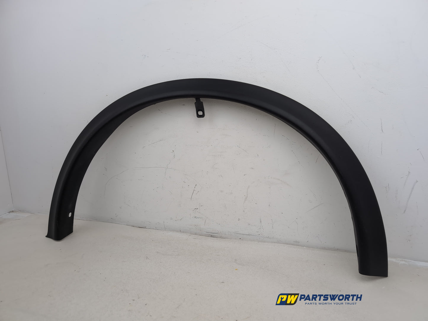 Moulding Wheel Arch Front RH 3