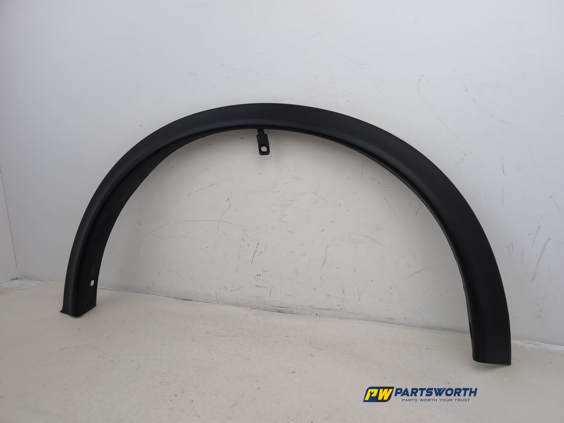 Moulding Wheel Arch Front RH 4
