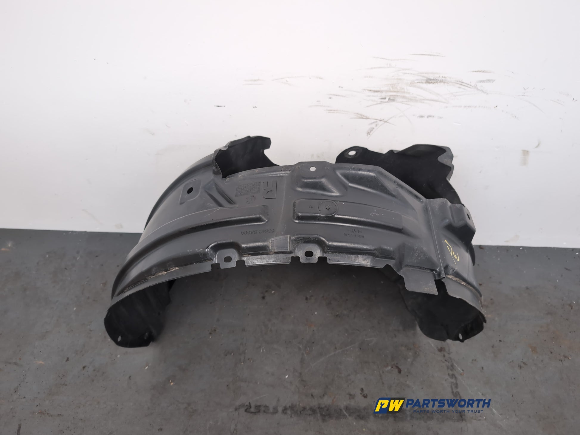 Moulding Wheel Arch Front RH 4