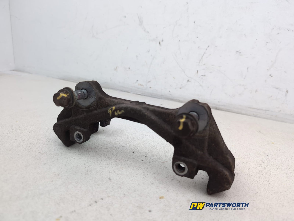 Jaguar Xf R-Sport X260 Saloon Brake Caliper Front Support Passenger Hk832b135ab - photo 2