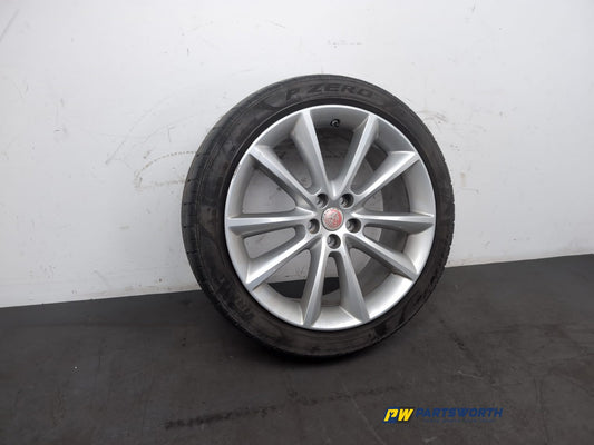 Jaguar Xf X260 Saloon Alloy Wheel With Tyre 245/40 R19 Gx631007ja - photo 2