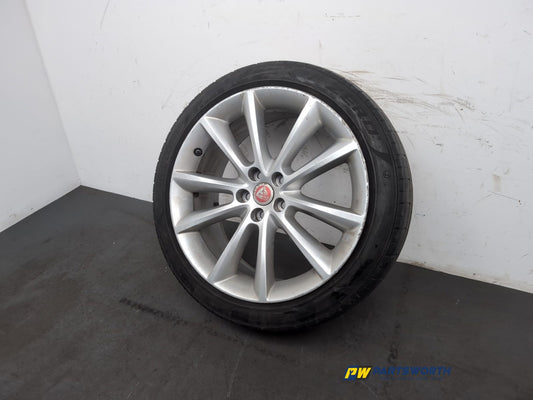Jaguar Xf X260 Saloon Alloy Wheel With Tyre 245/40 R19 Gx631007ja X1 - photo 2