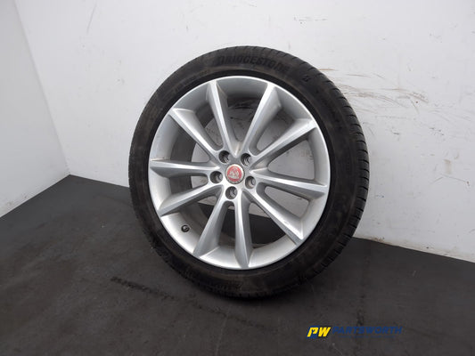 Jaguar Xf X260 Saloon Alloy Wheel With Tyre 245/45 R19 Gx631007ja - photo 2