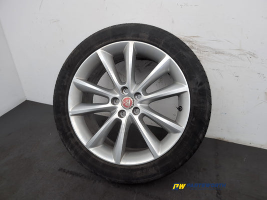 Jaguar Xf X260 Saloon Alloy Wheel With Tyre 245/45 R19 Gx631007ja X1 - photo 2