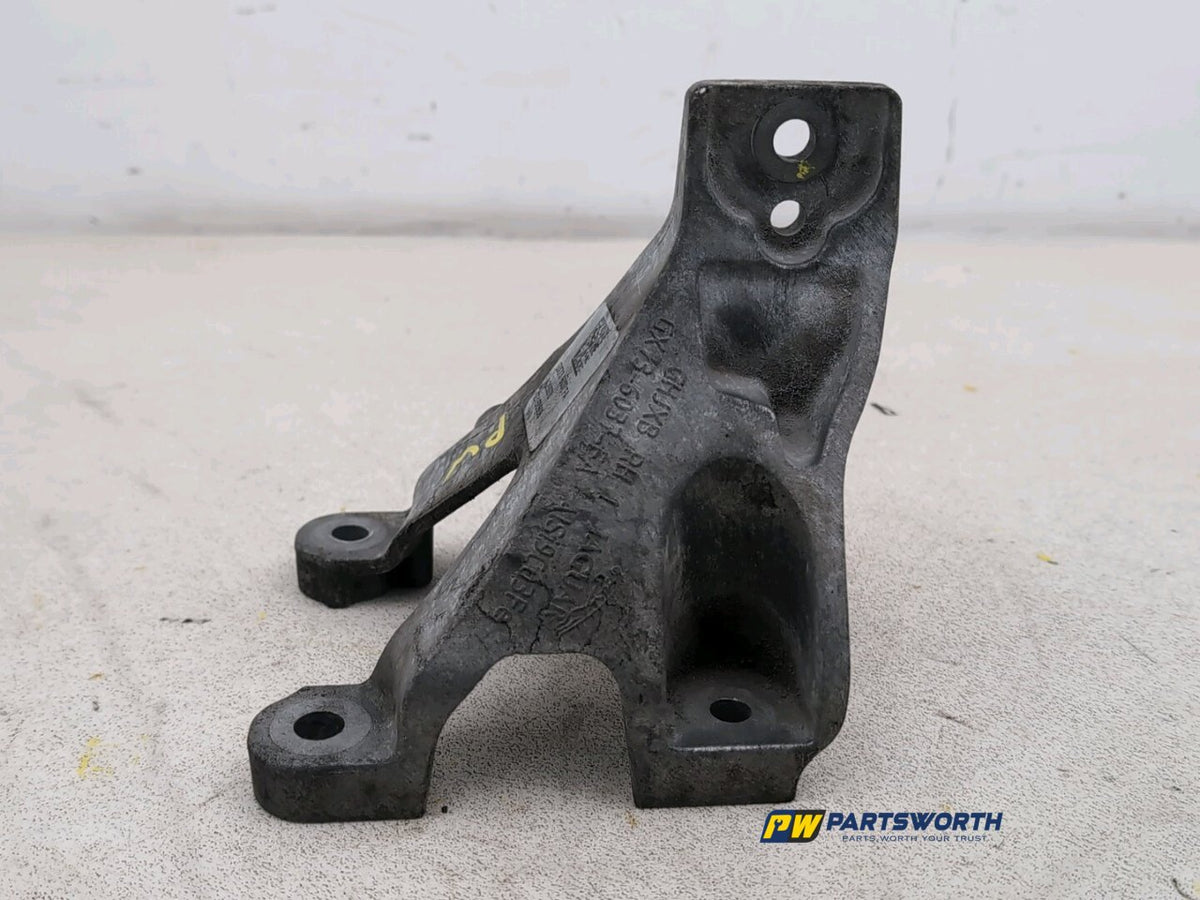 JAGUAR XE PORTFOLIO D X760 2.0L DIESEL ENGINE MOUNTING BRACKET RIGHT 2015-2019 2