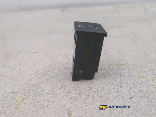 FORD MONDEO ZETEC CD391 MK5 USB PORT SOCKET HS7T14014AD 2015-202 2