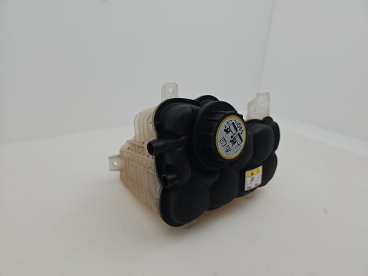 Jaguar Xf X260 2.0 Diesel Expansion Bottle Tank Reservoir 2016 Gx73-8a080-Ac - photo 2