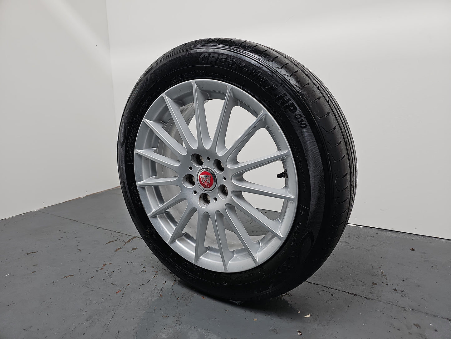 Jaguar Xe X760 17" Inch Alloy Wheel With Tyre 205/55/R17 Gx73-1007-Ta - photo 2