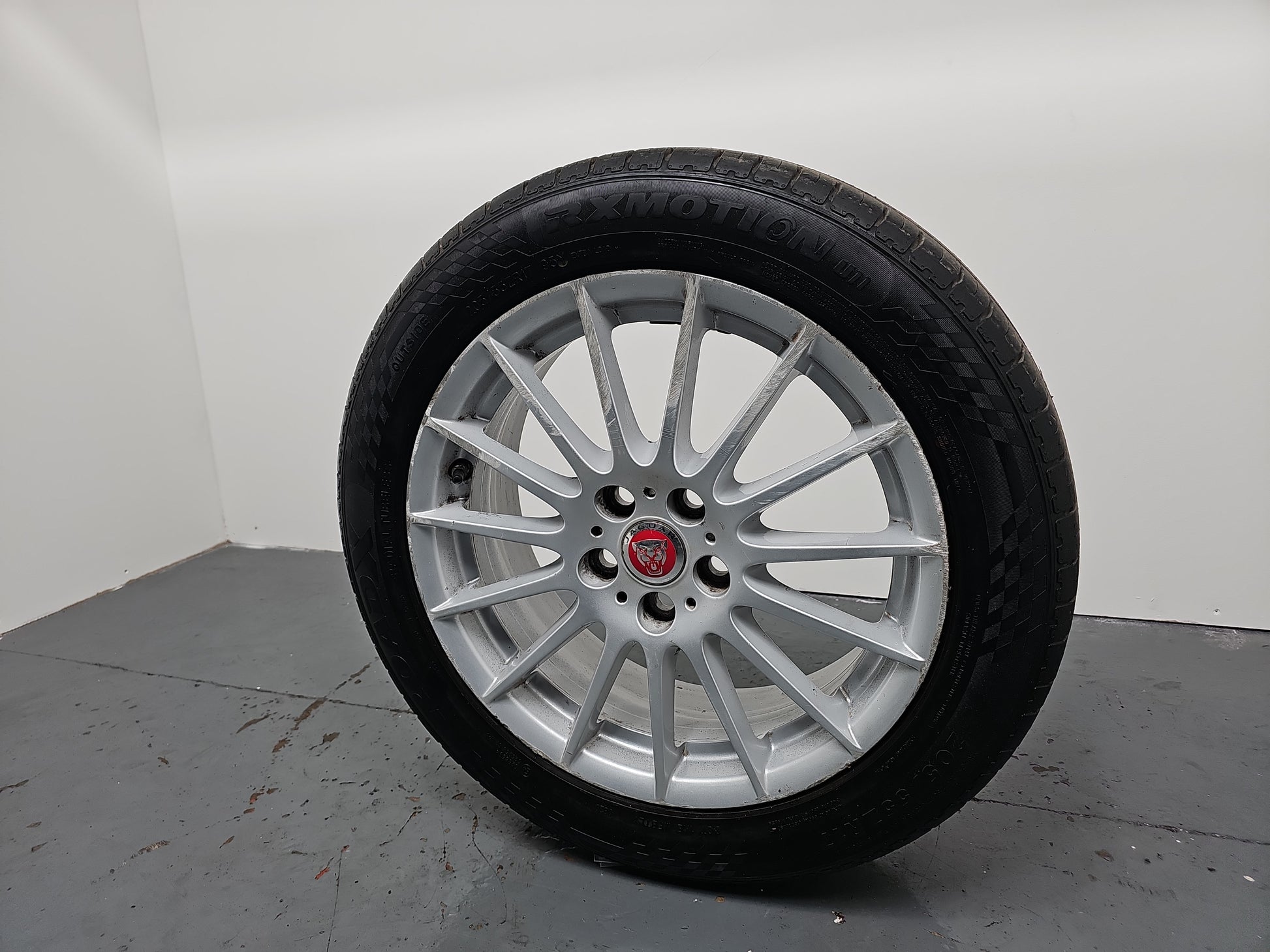 Jaguar Xe X760 17" Inch Alloy Wheel With Tyre 205/55/R17 Gx73-1007-Ta - photo 2