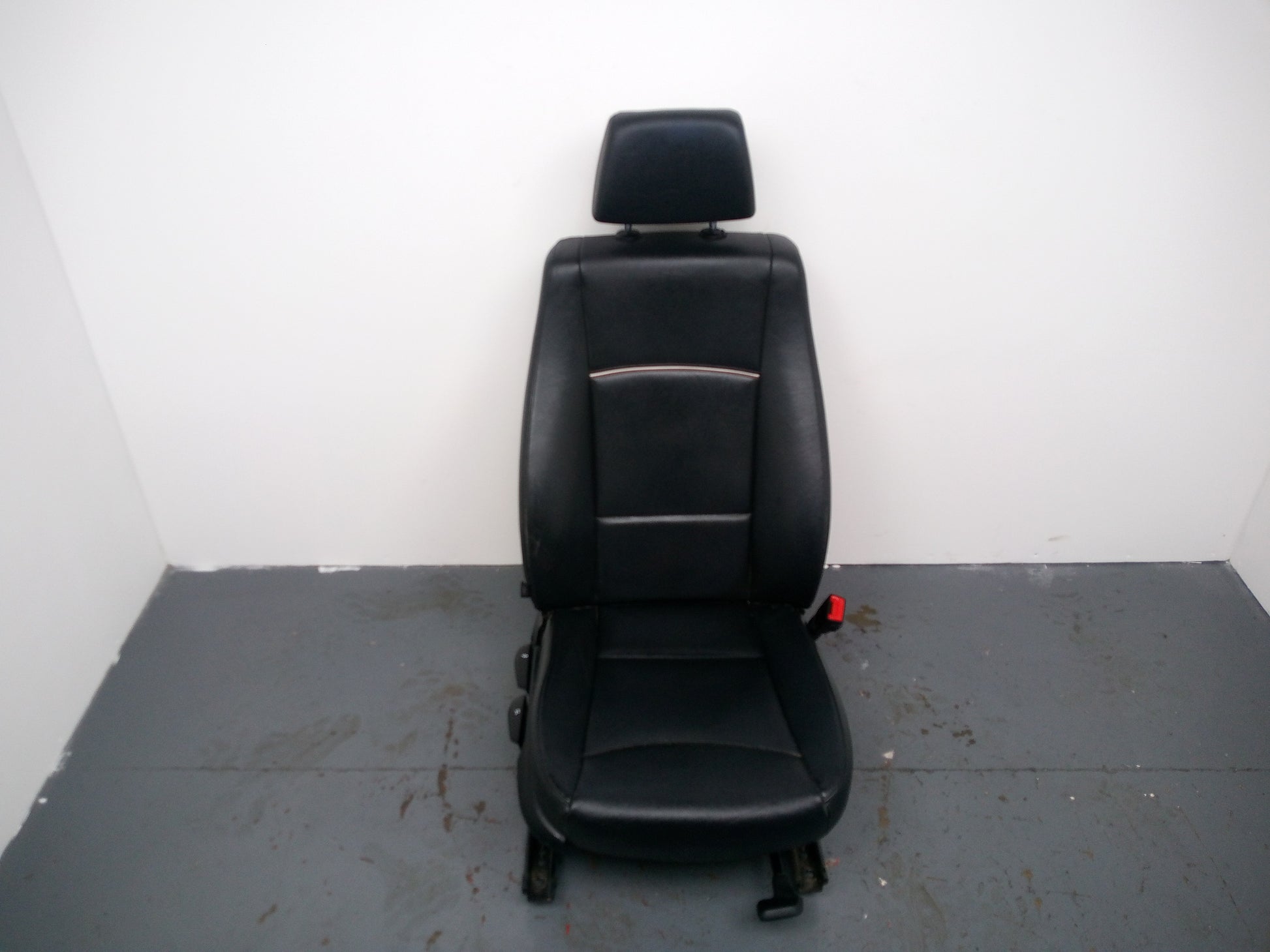 Bmw X1 E84 Seat Front Right O/S Heated Leather Nevada Black Piping Grey Brown - photo 2