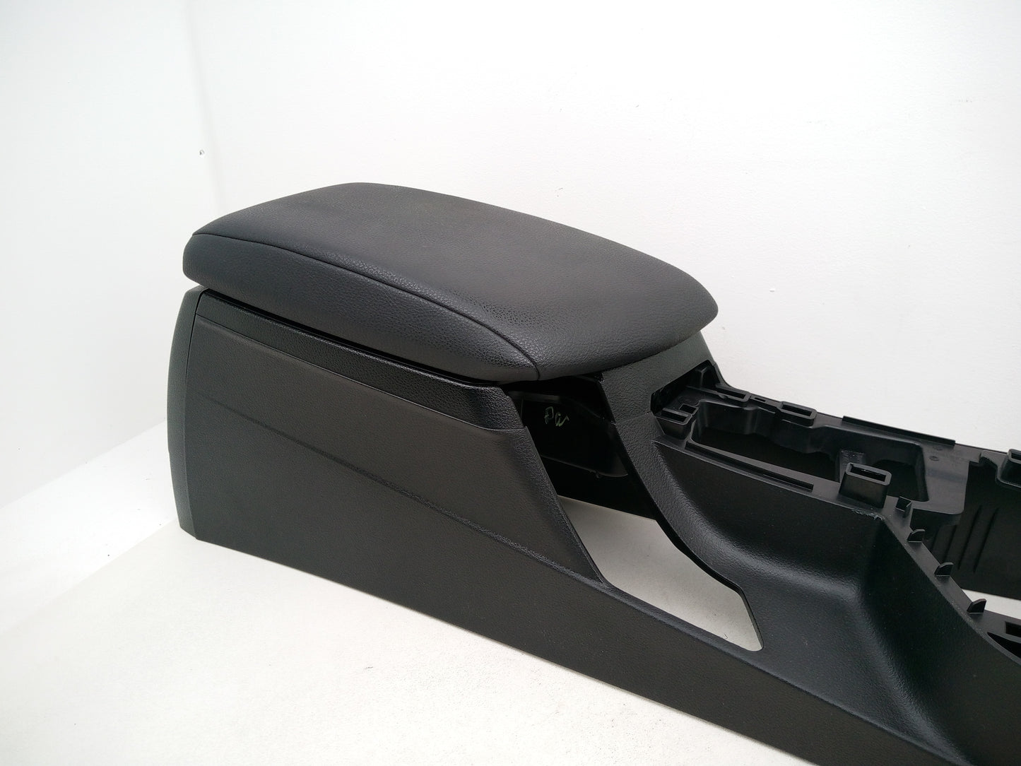 Centre Console Armrest 2
