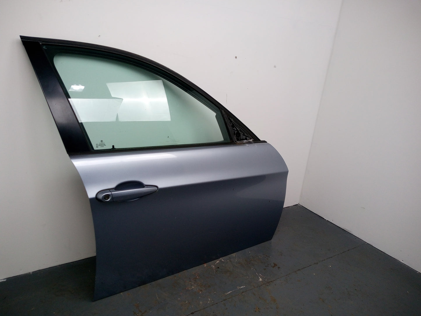 Bmw 3 Series E90 E91 Rh Drivers Side Front Door Blue Water Metallic 896 2005-11 - photo 2