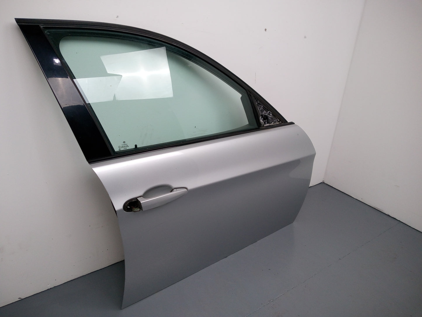 Bmw 3 Series E90 E91 320d Lci Drivers Side Front Door Silver 354/7 2005-2011 - photo 2