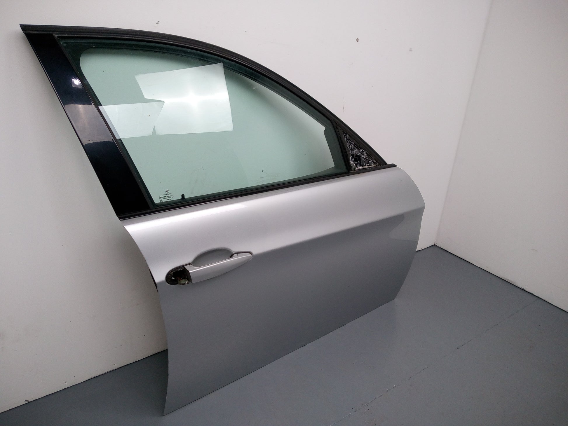Bmw 3 Series E90 E91 320d Lci Drivers Side Front Door Silver 354/7 2005-2011 - photo 2