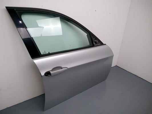 Bmw 3 Series E90 E91 320d Lci Drivers Side Front Door Silver 354/7 2005-2011 - photo 2
