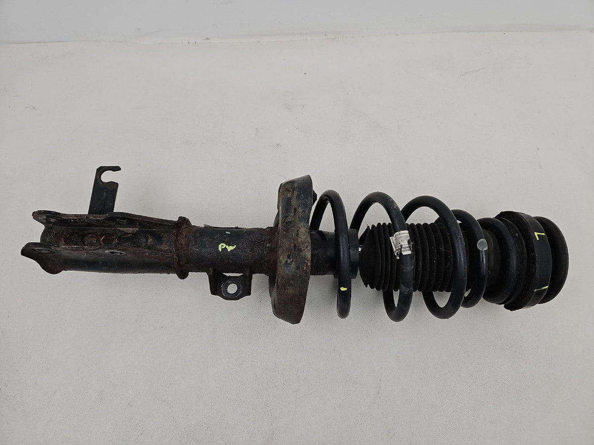 FRONT LEFT SUSPENSION LEG STRUT HUB 2