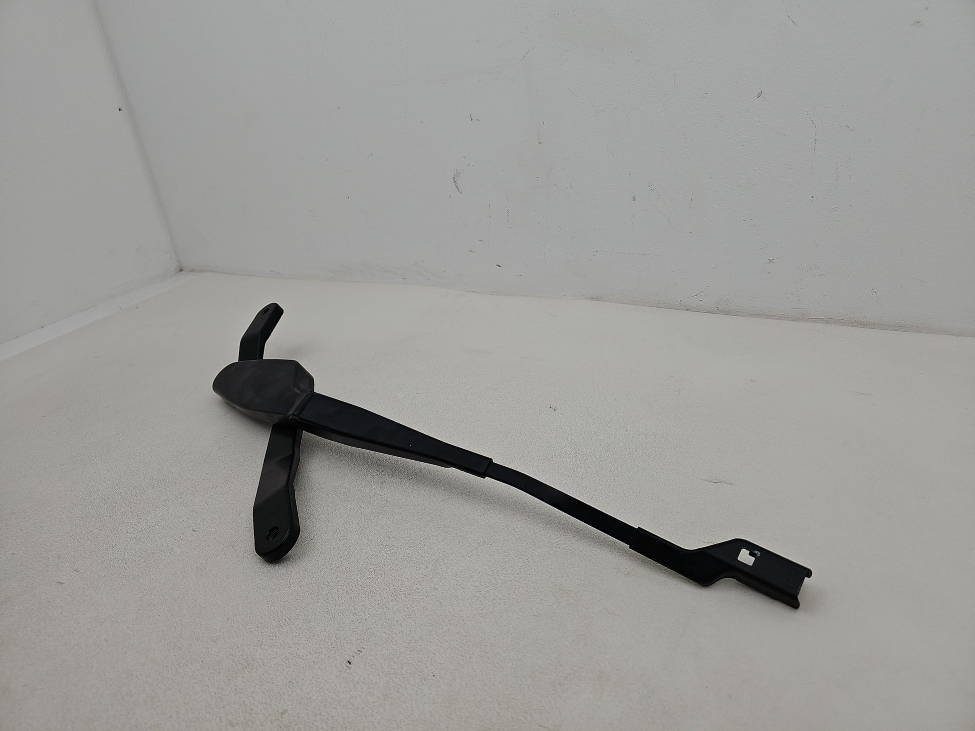 Wiper Front Arm LH 2