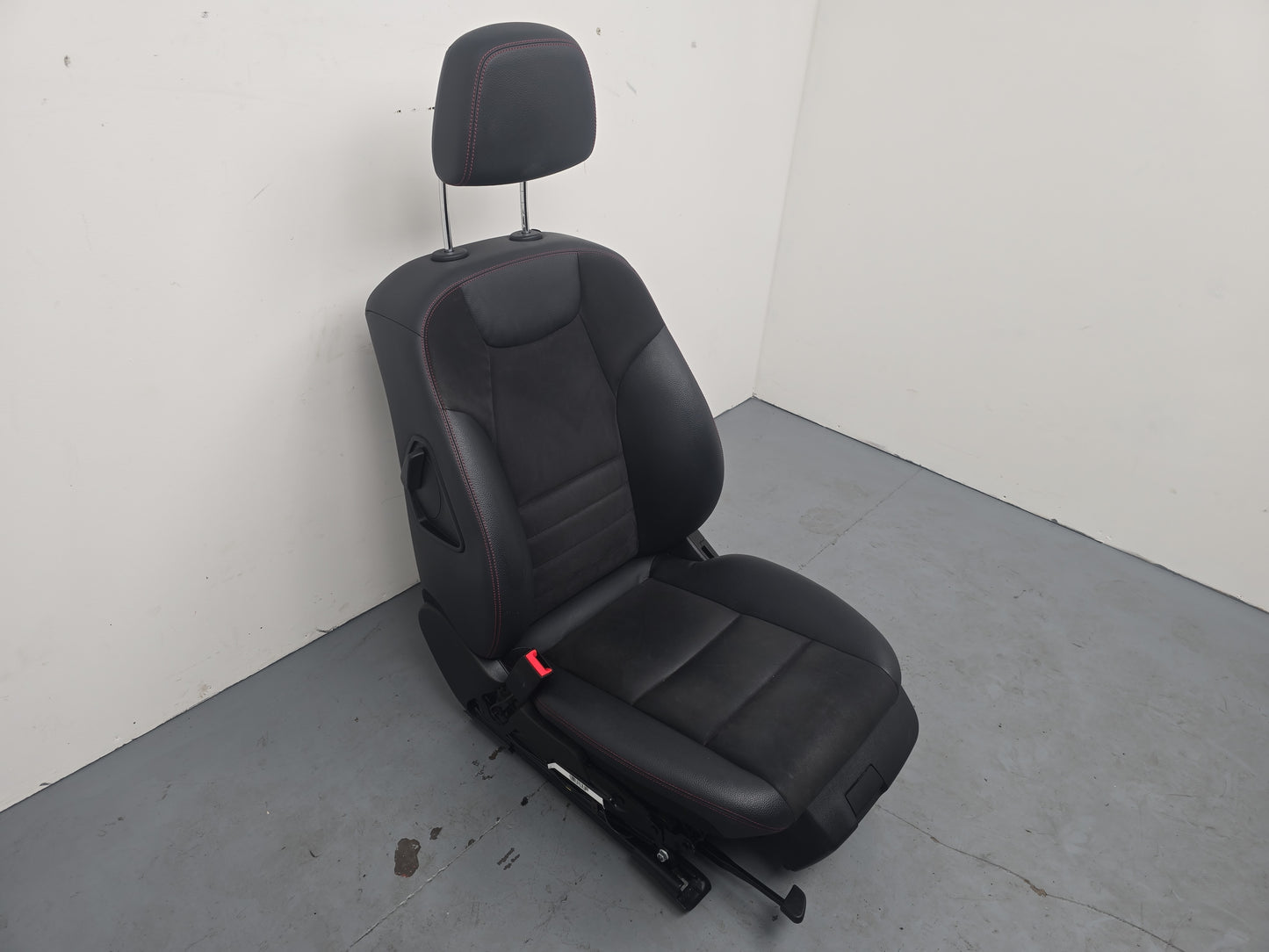 Mercedes-Benz C250 Amg Seat Front Lh Left Black With Red Stiching 2007-2014 - photo 2
