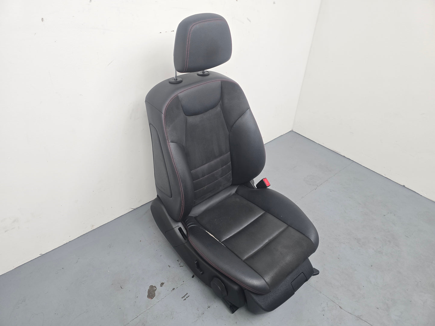 Mercedes-Benz C250 Amg Seat Front Rh Right Black With Red Stiching 2007-2014 - photo 2