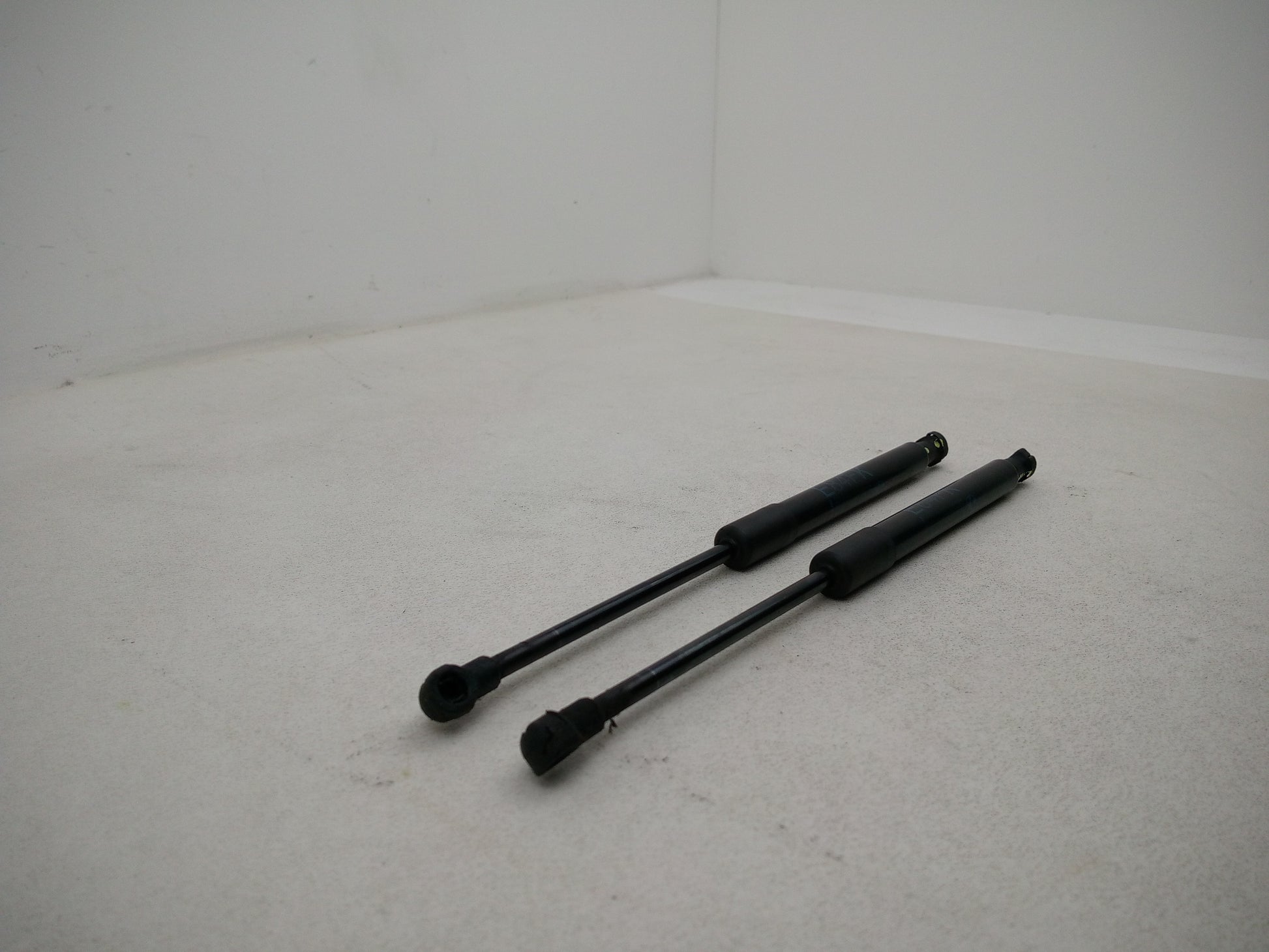 Tailgate Lift Handle 2