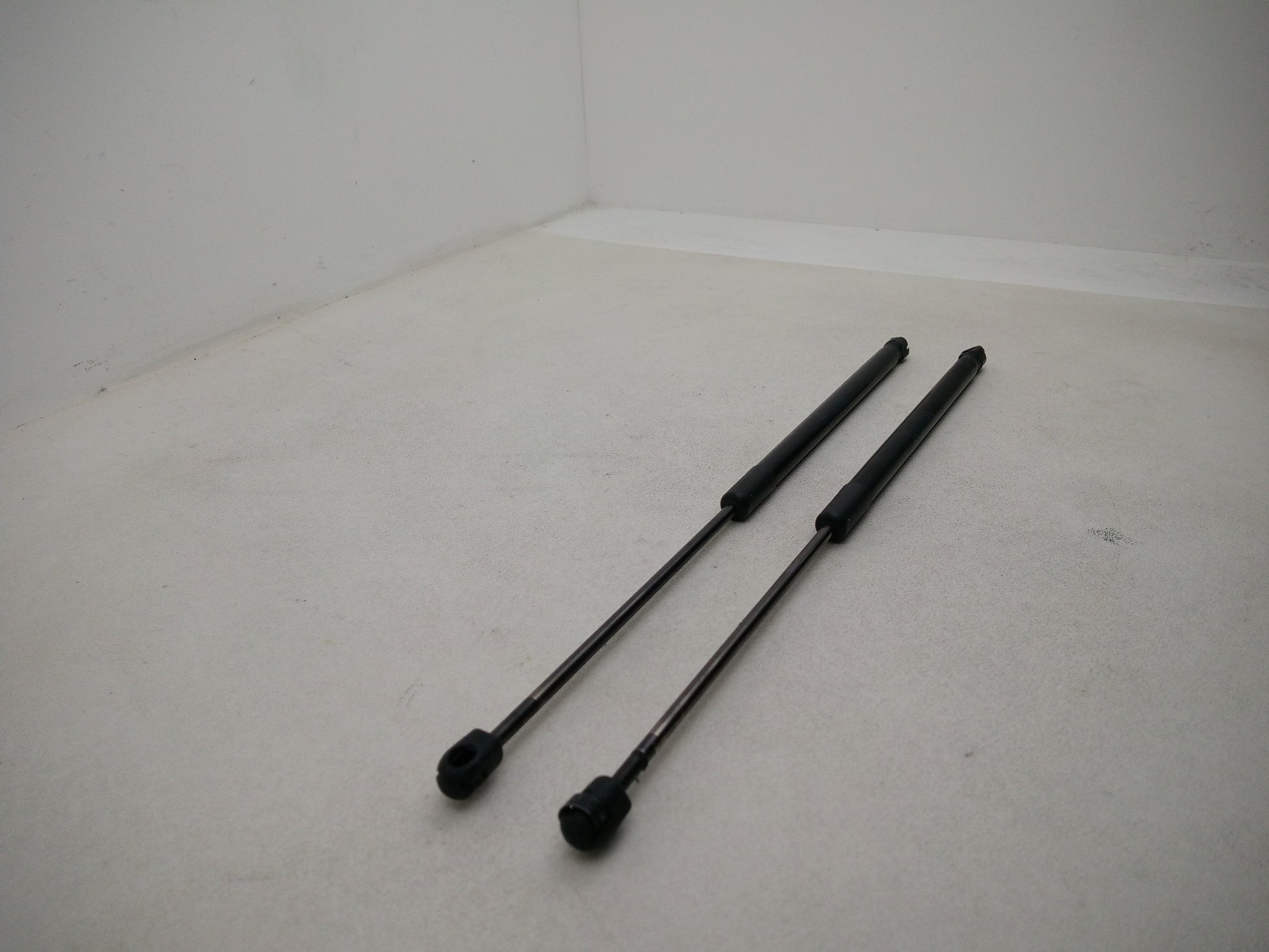 Tailgate Lift Handle 2