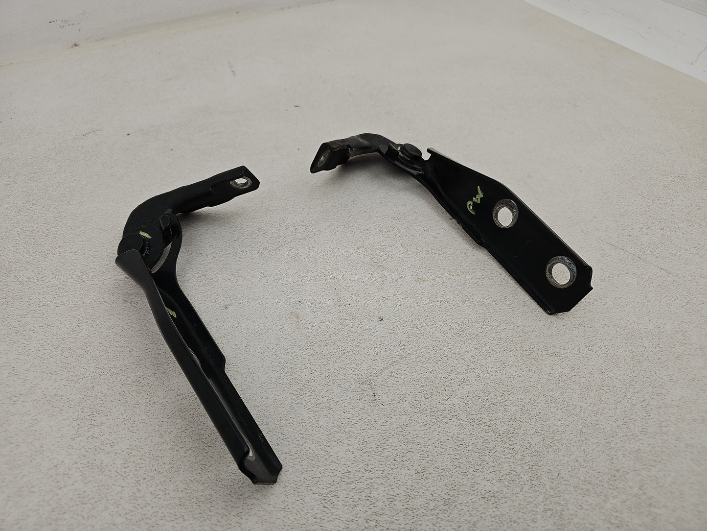 Bonnet Hinges 2