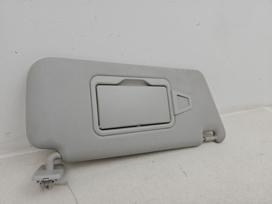Mercedes W245 W169 Sun Visor Mirror Front Right Trim A1698101610 - photo 2