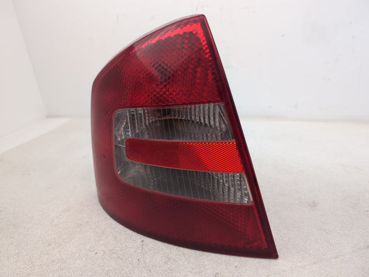 Skoda Octavia Rear Tail Light Left Side 1z5945095a 2008 1z5945095a - photo 2