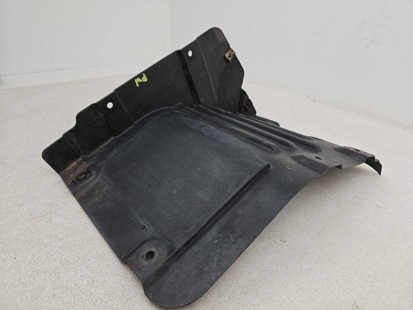 Moulding Wheel Arch Front RH 2
