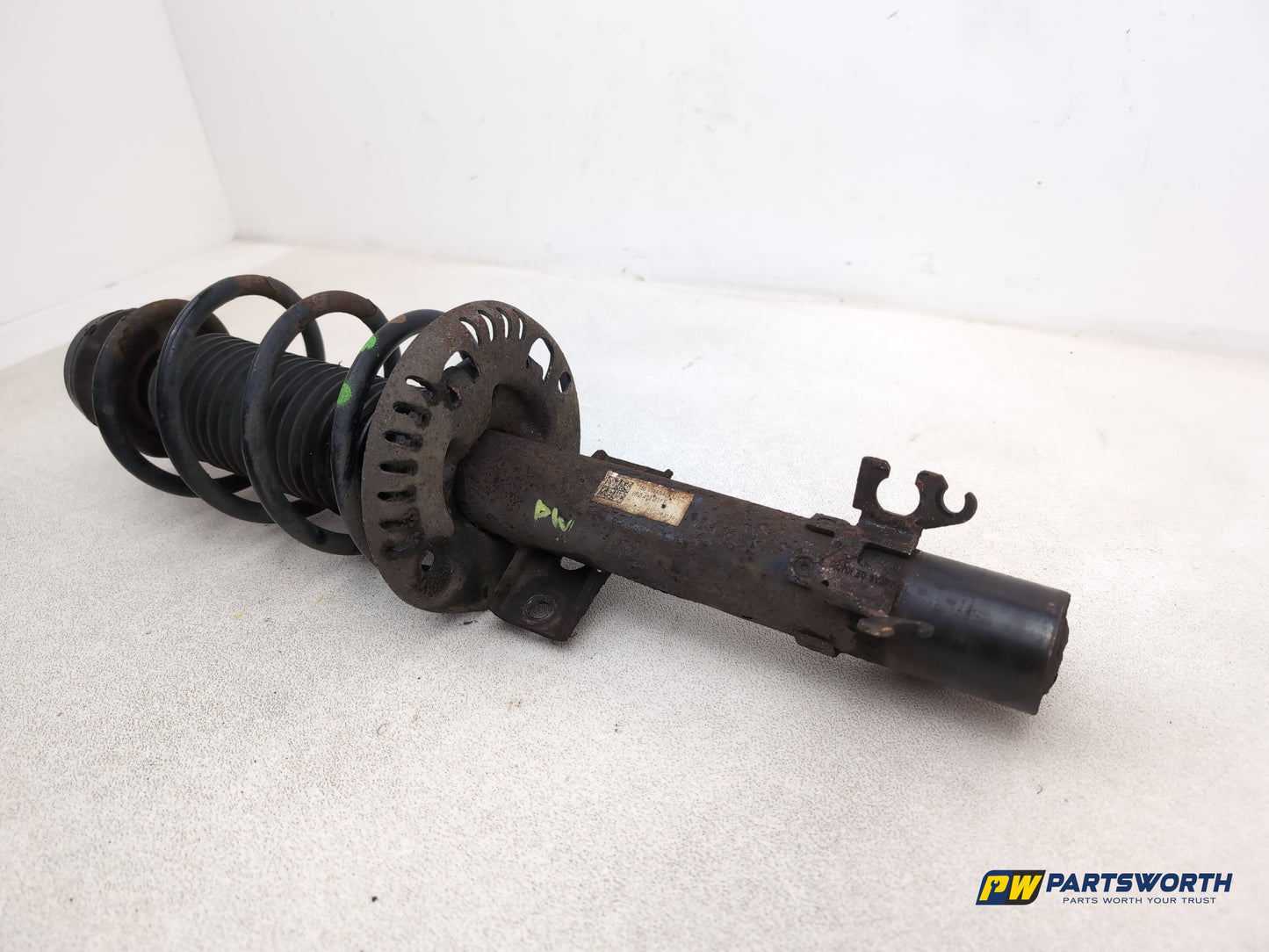 FRONT RIGHT SUSPENSION LEG STRUT HUB 2