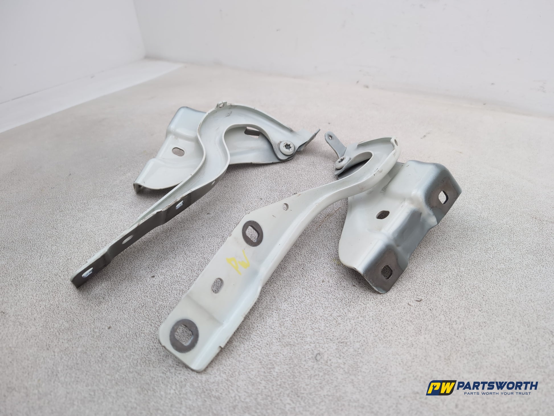 Bonnet Hinges 2