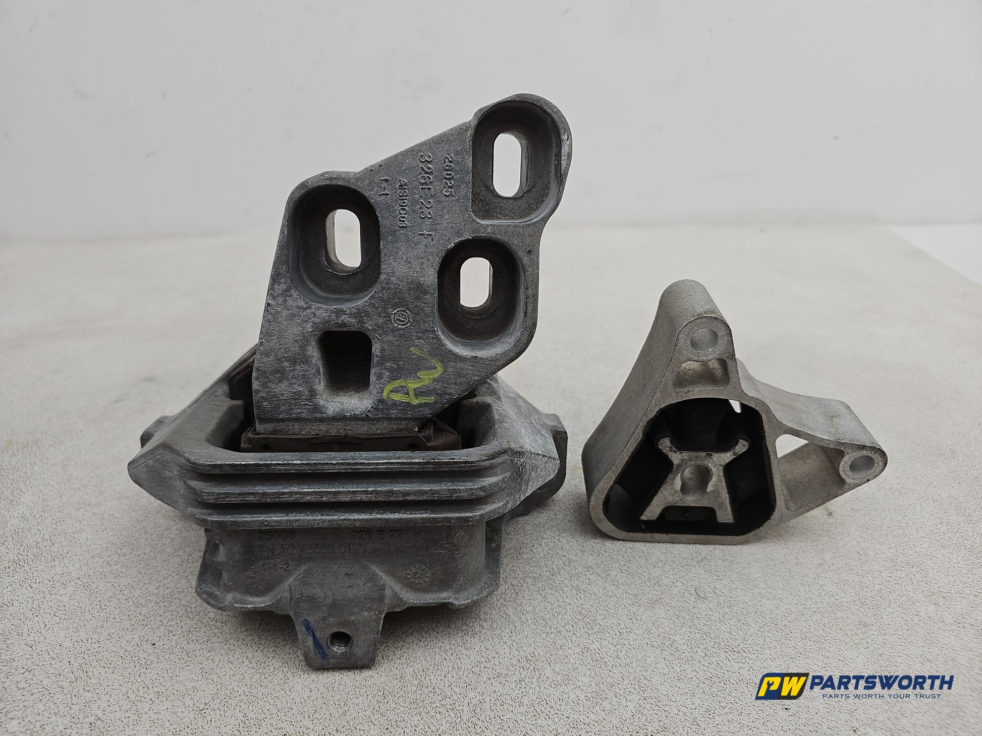 Set Of Engine Mounts LH + RH 8