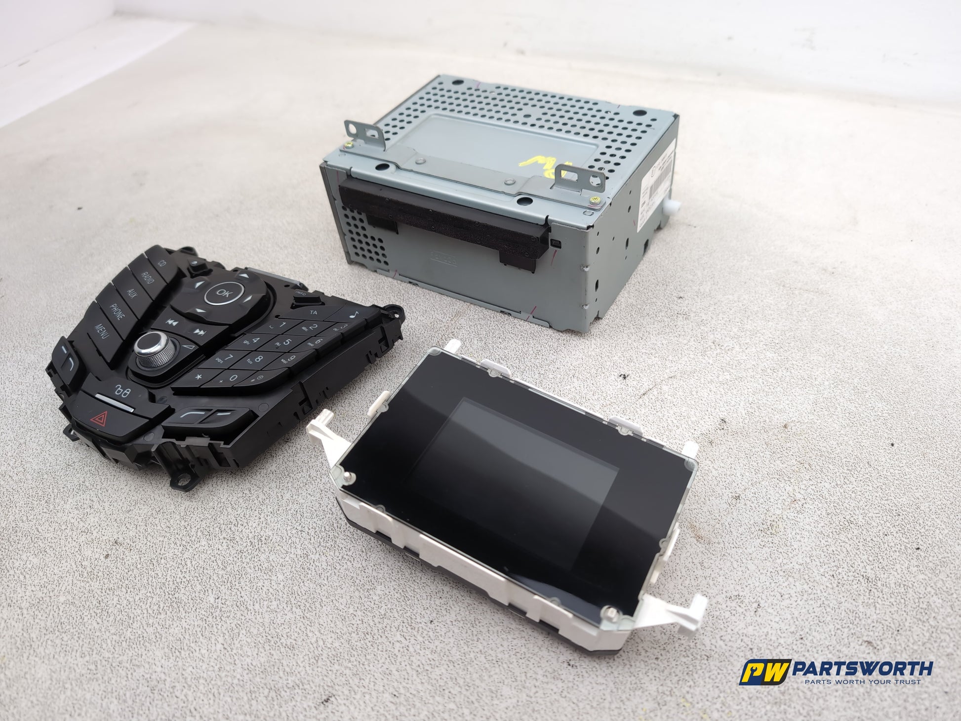 Satellite Navigation Head Unit (SCREEN) 7