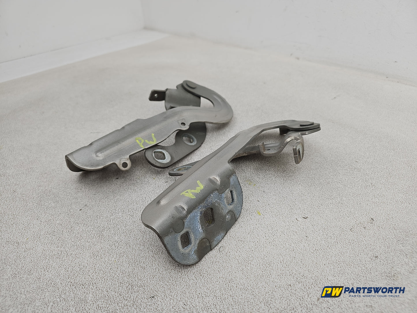 Bonnet Hinges 4