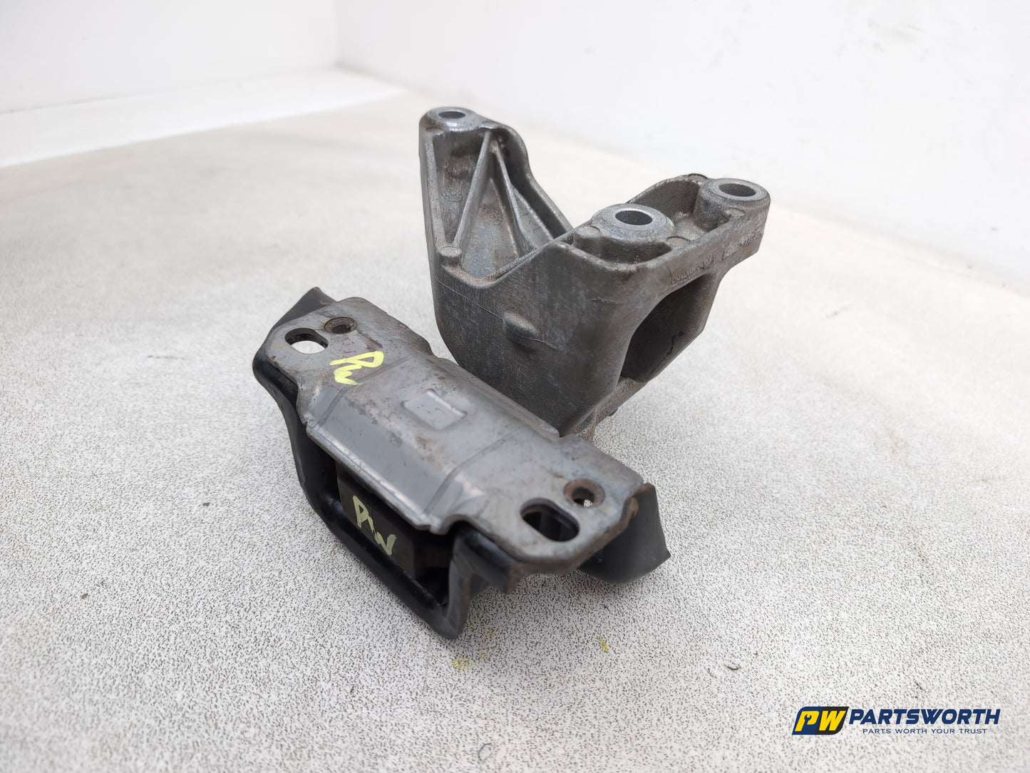 Engine Mounting Bracket 2