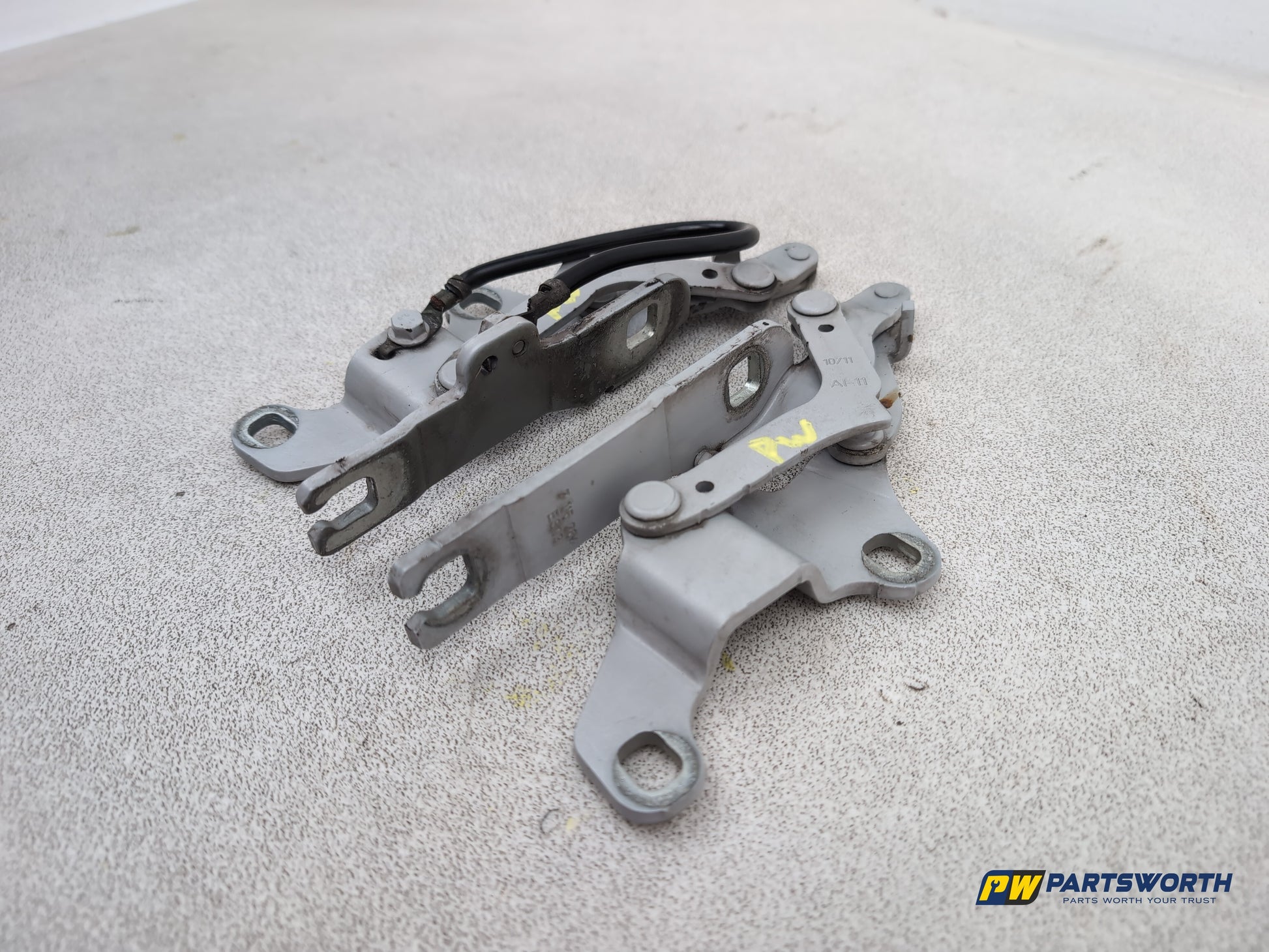 Bonnet Hinges 2
