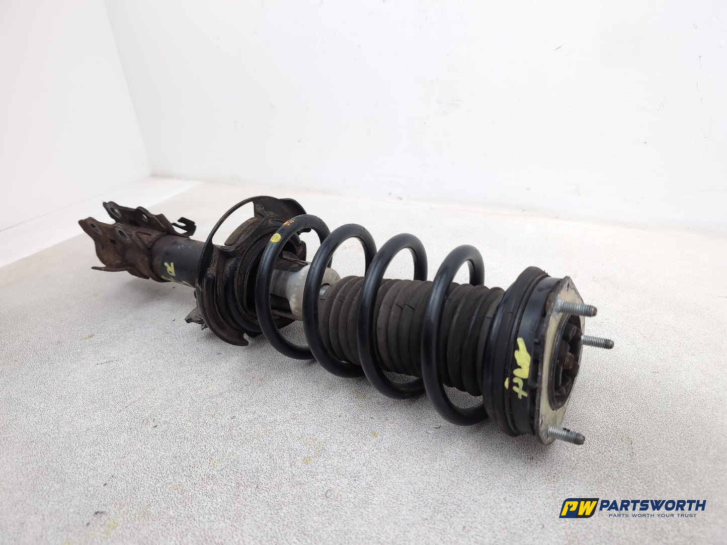 FRONT RIGHT SUSPENSION LEG STRUT HUB 2
