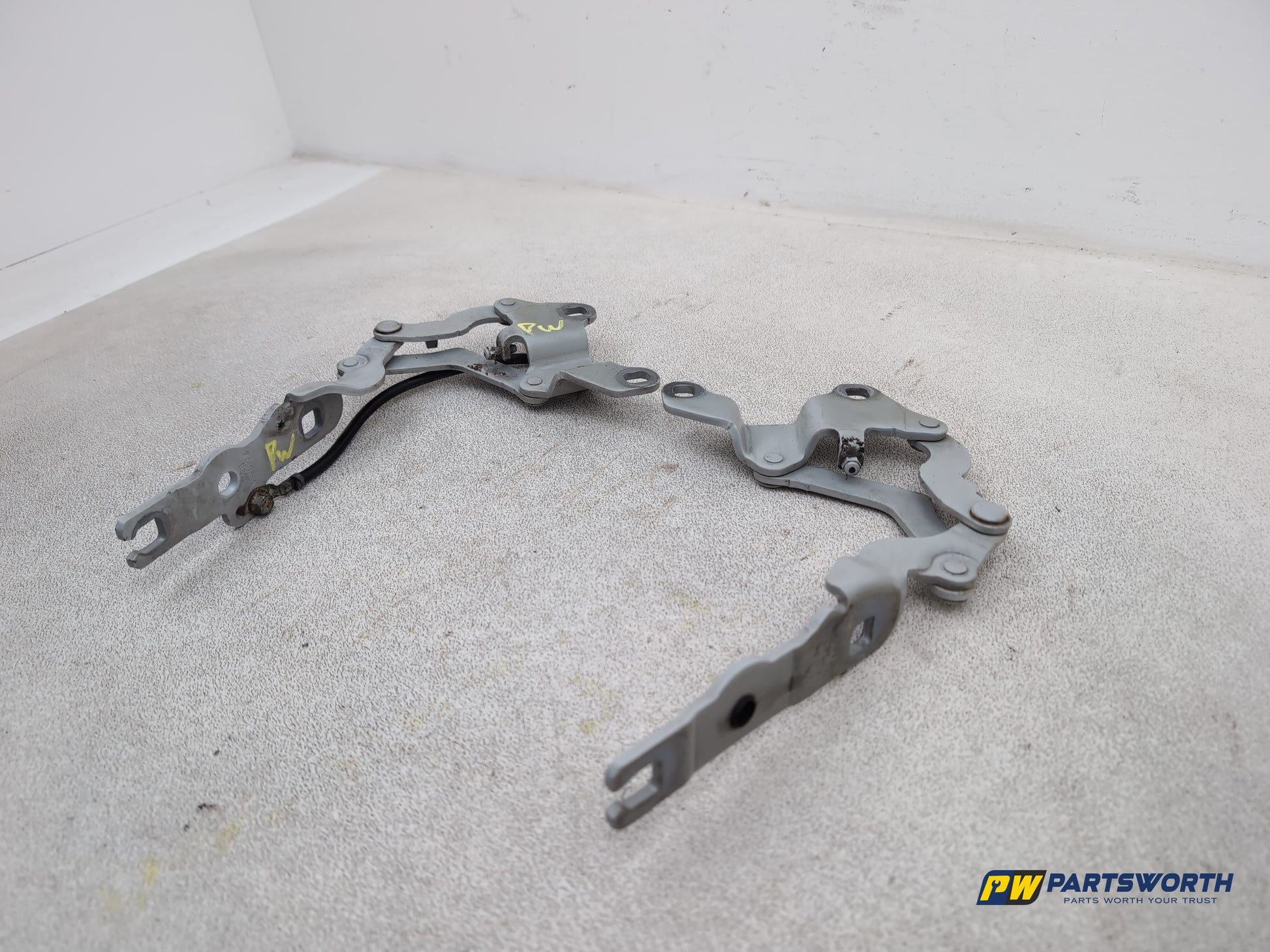 Bonnet Hinges 2