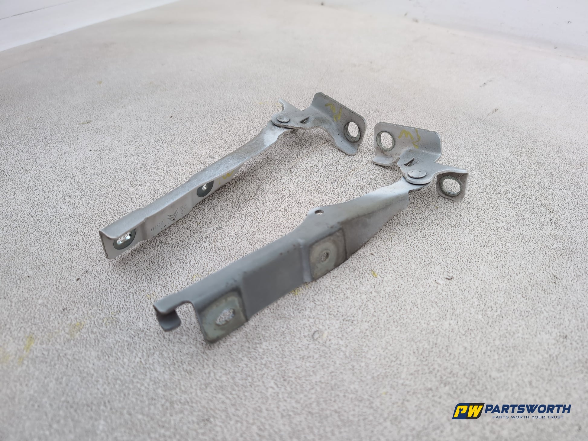 Bonnet Hinges 2