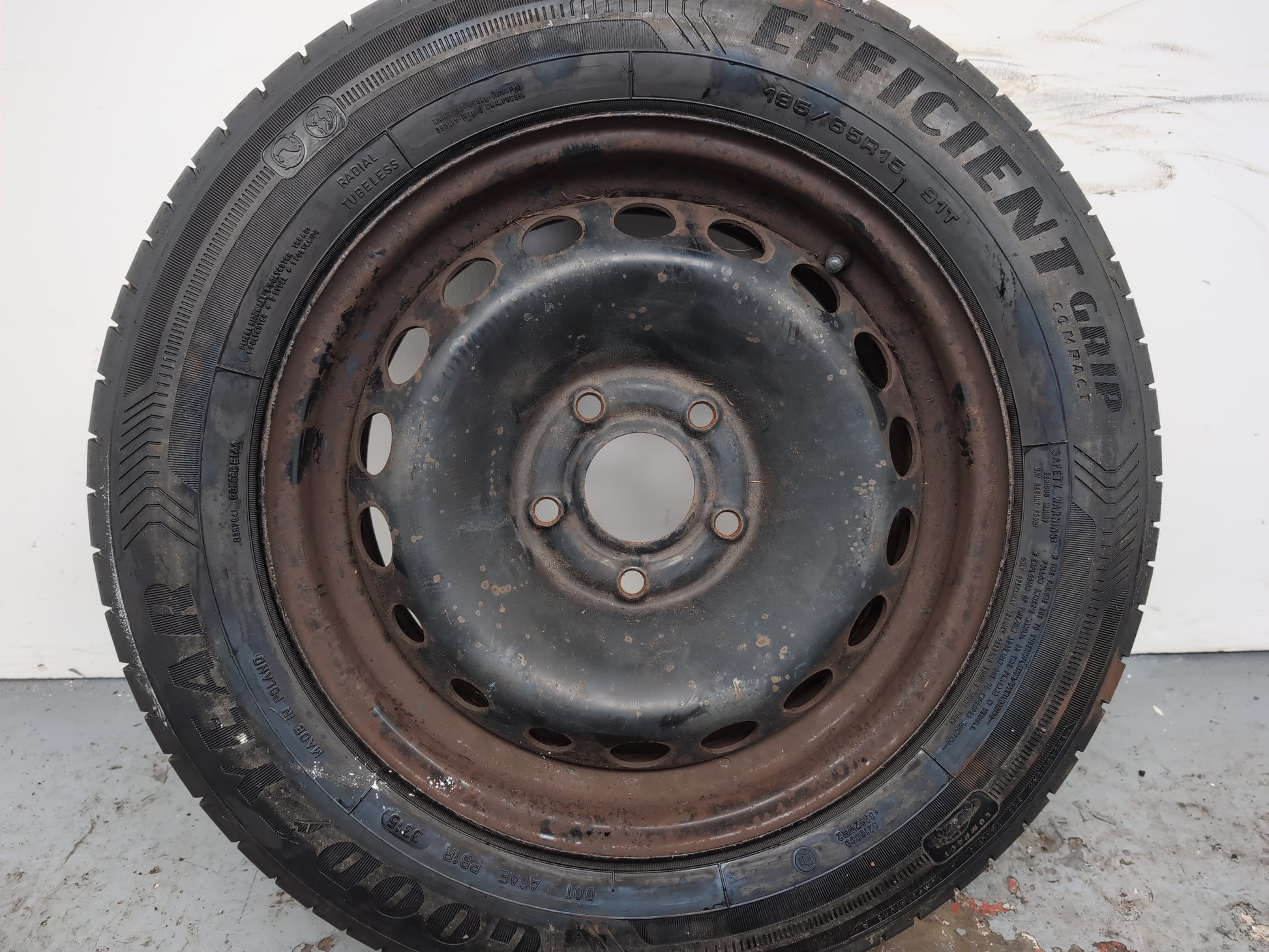 Space Saver Spare Wheel and Tool Kit  2