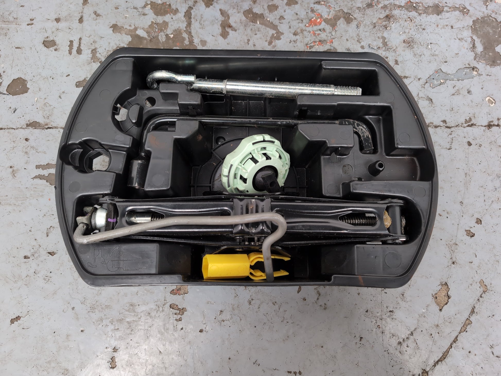 Space Saver Spare Wheel and Tool Kit  7