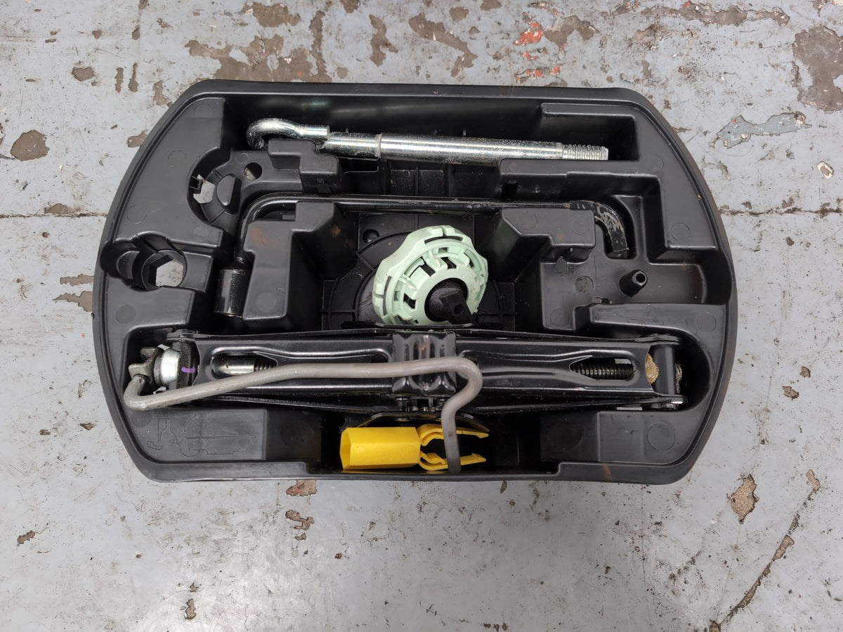 Space Saver Spare Wheel and Tool Kit  7