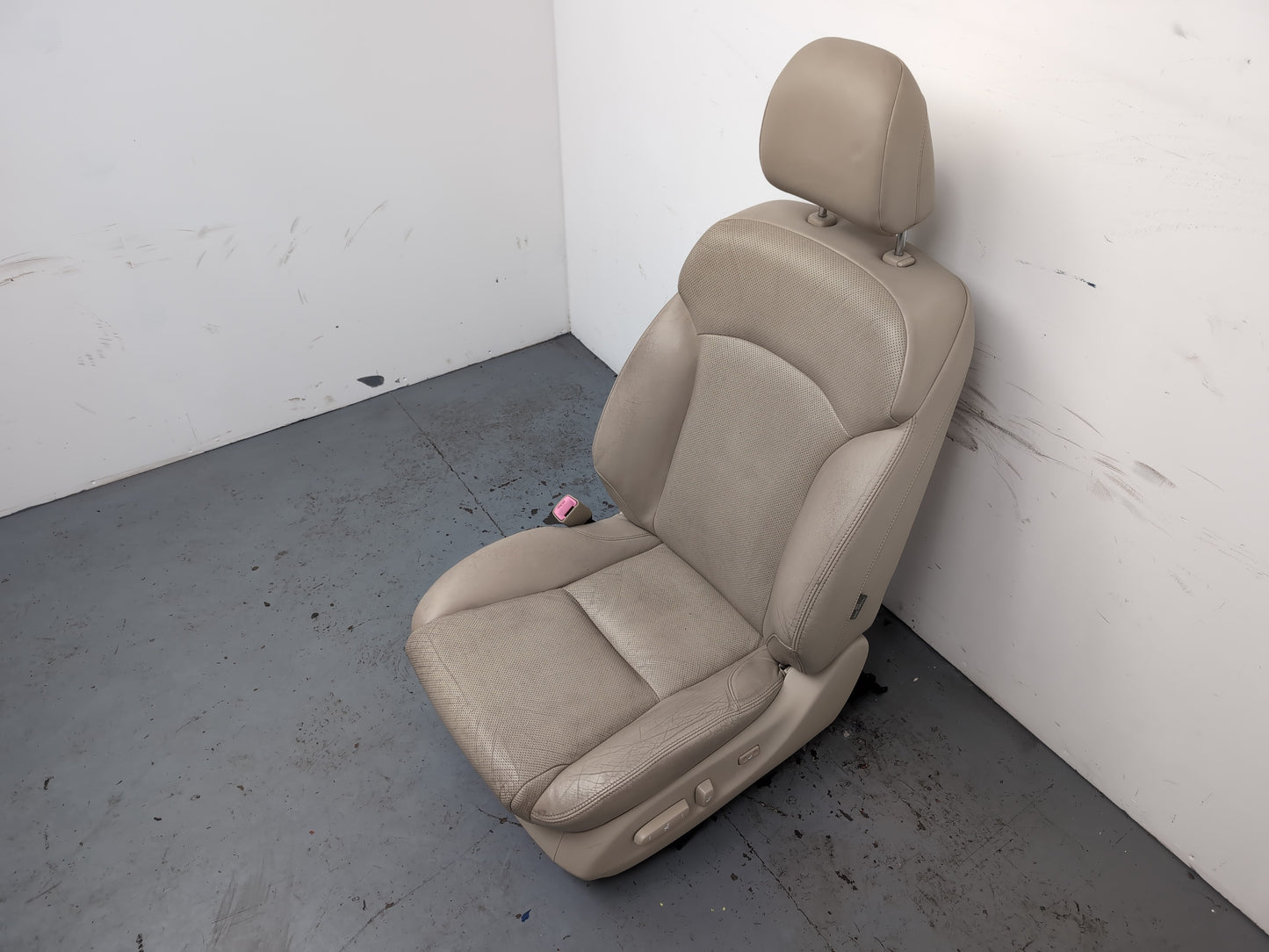 Seat Front RH 2