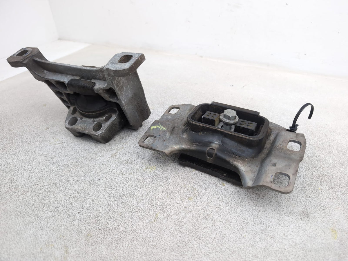 Set Of Engine Mounts LH + RH 2