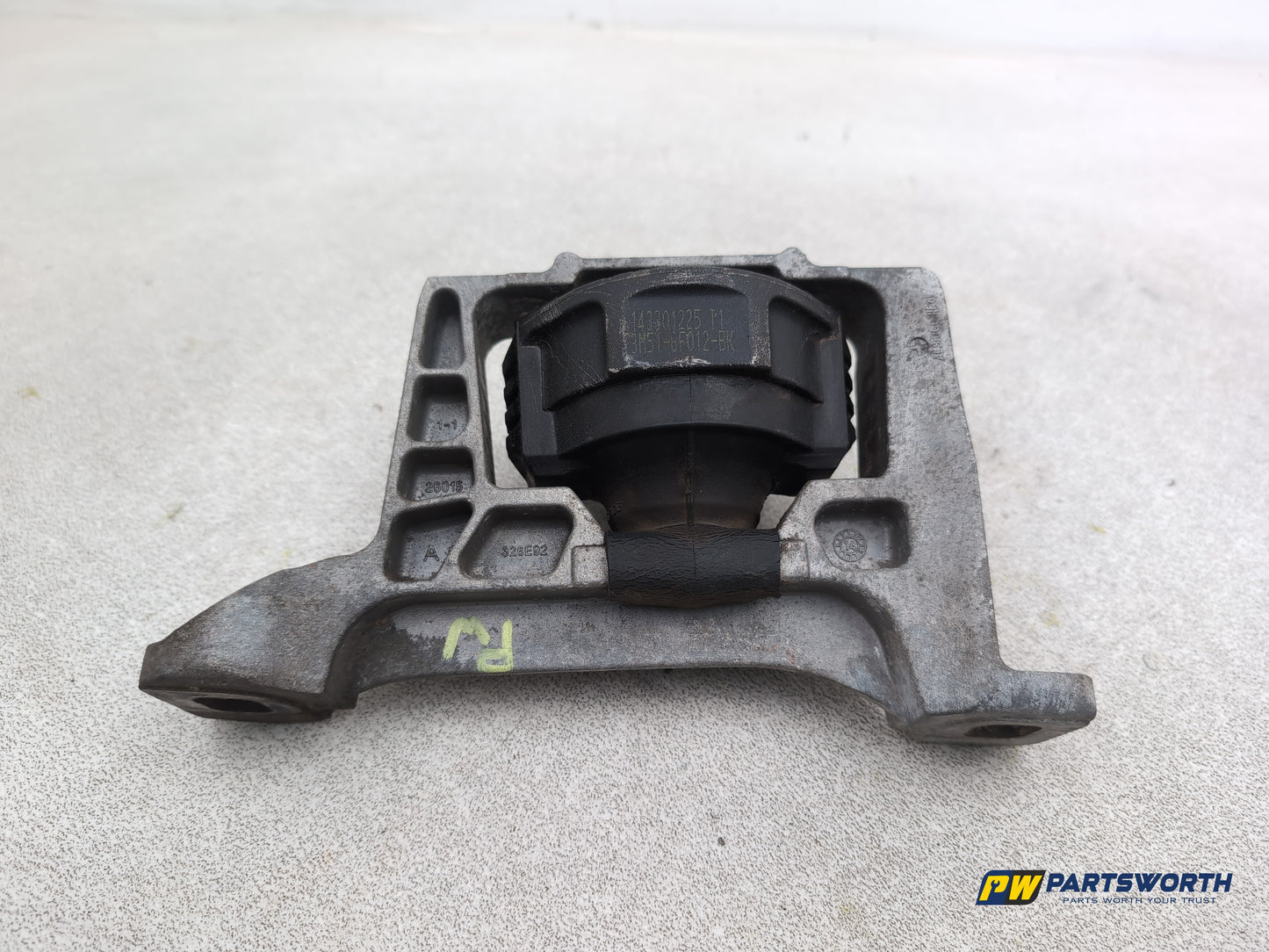 Set Of Engine Mounts LH + RH 8