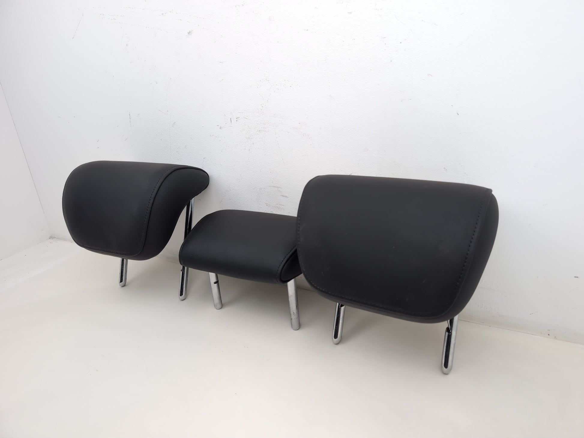 Rear Headrest 2