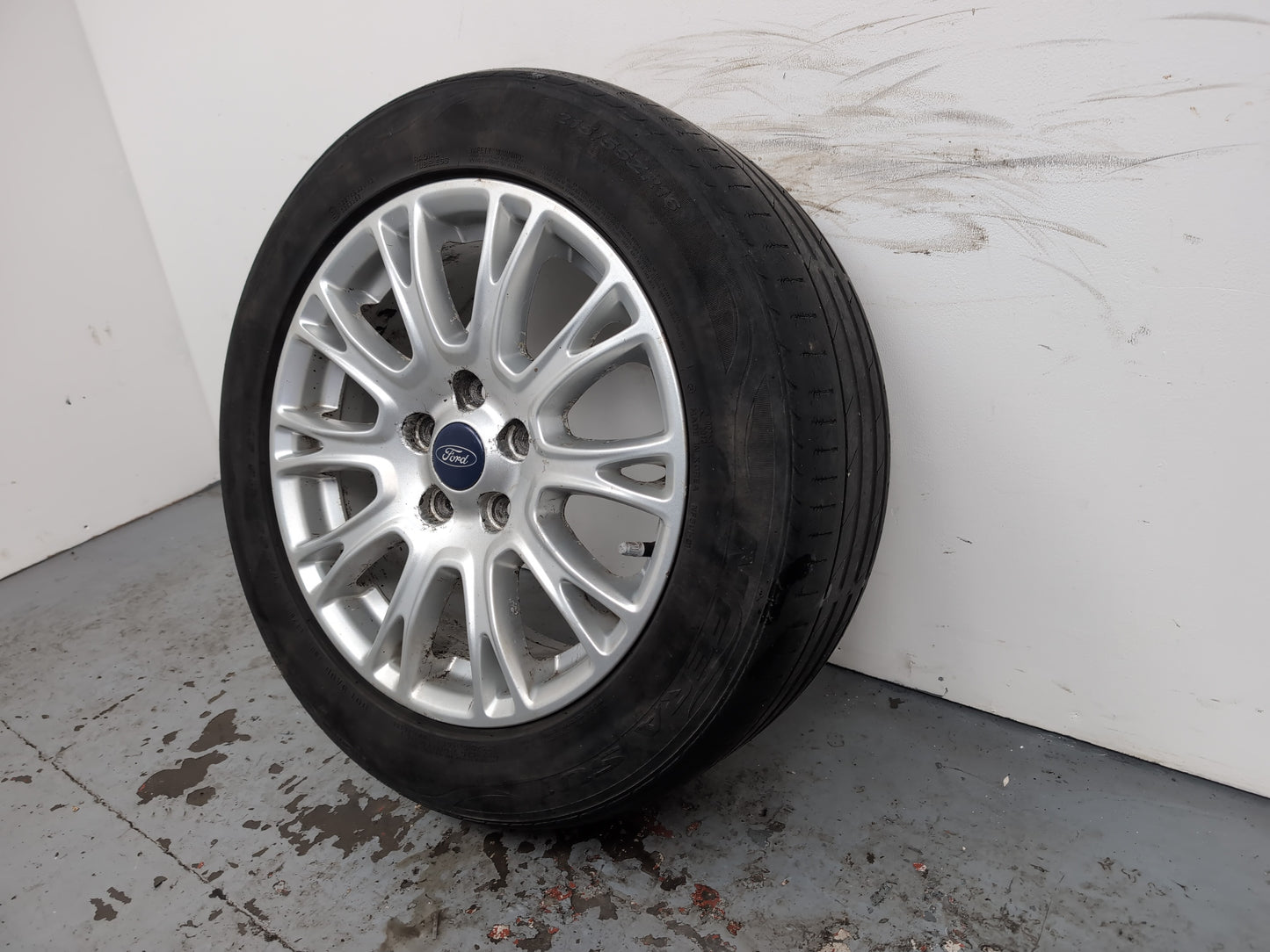 Ford Focus Zetec Tdci Wheel With Tyre 215/55 R16 7jx16h2x50 - photo 2