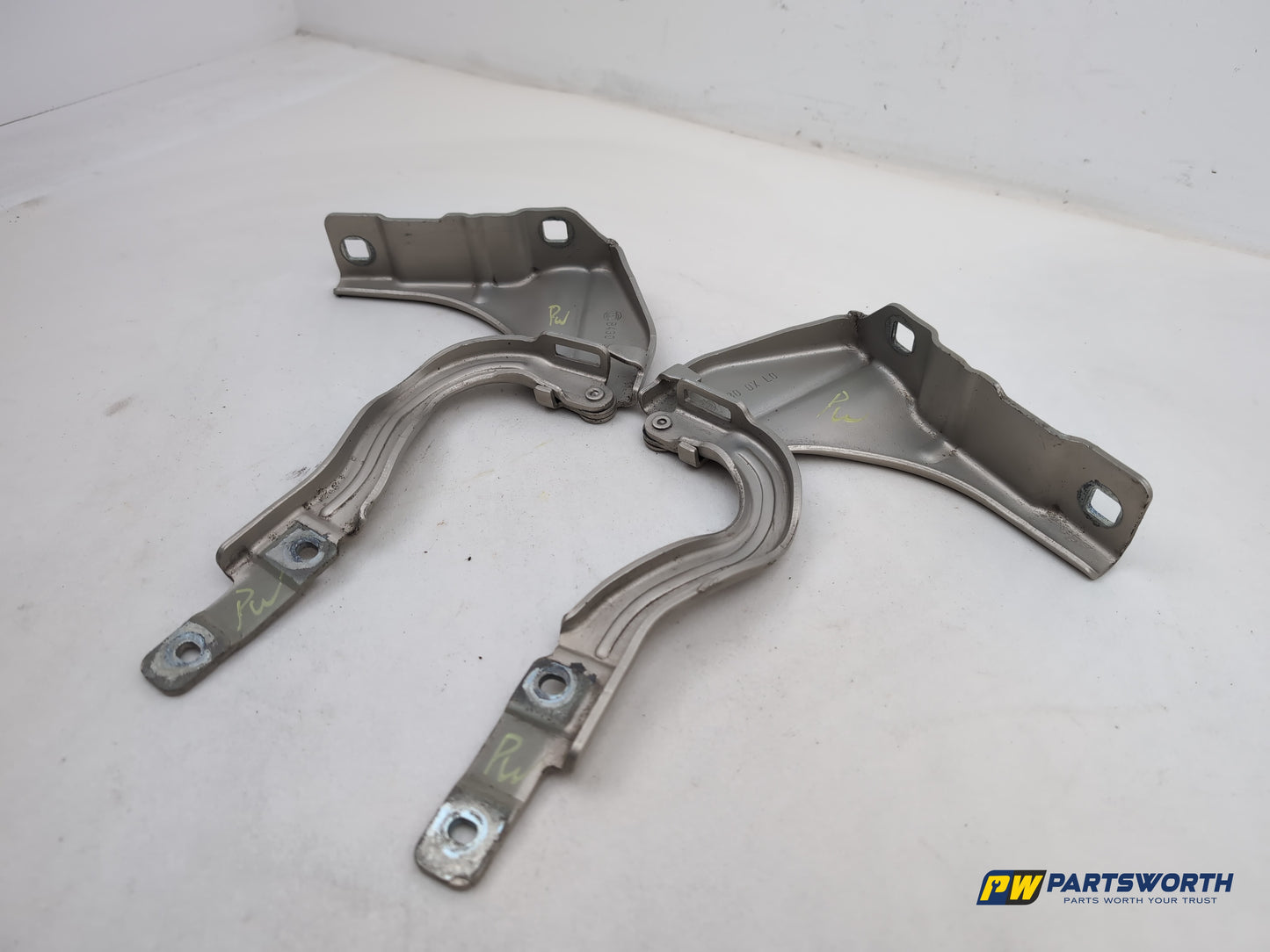 Bonnet Hinges 2