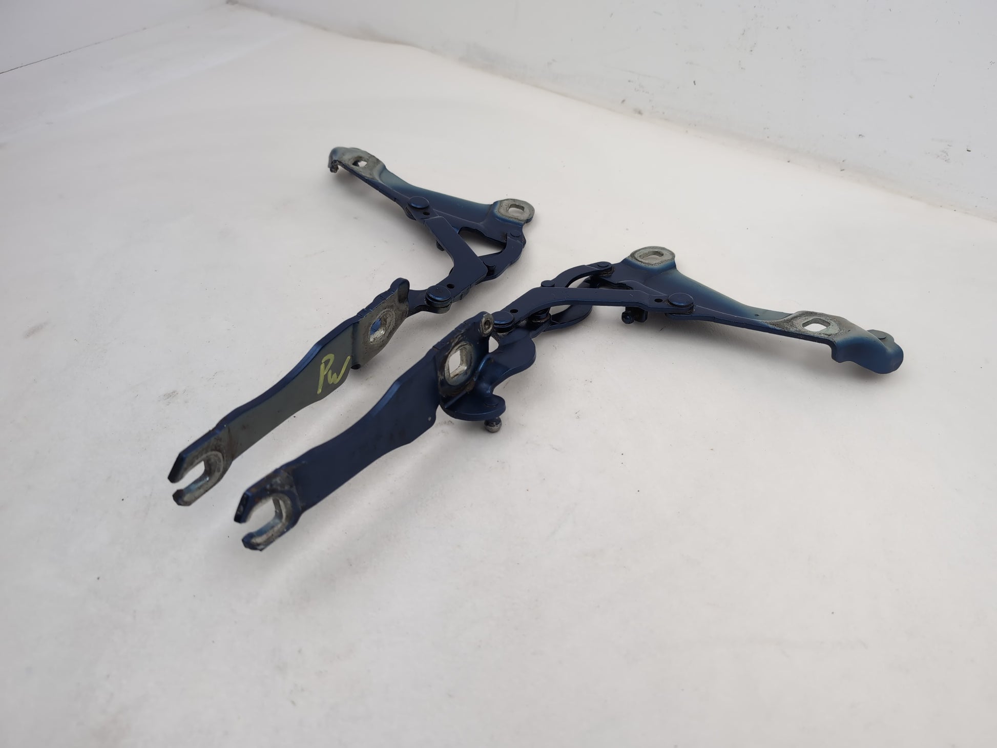 Bonnet Hinges 2